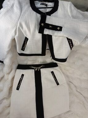 Elegant Black and White Women's Jacket Karl Lagerfeld size 10 jacket and skirt.